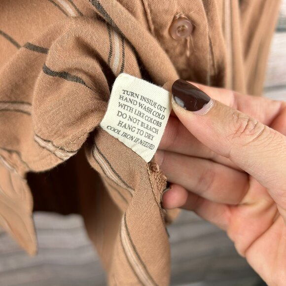 Blu Pepper Plus Size Brown Lightweight Button-Down Blouse – Pocket Detail 1x - Picture 6 of 7